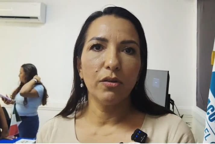 Iovana Franco, presidenta de Canaco, durante una intervención pública en evento en Playa del Carmen.