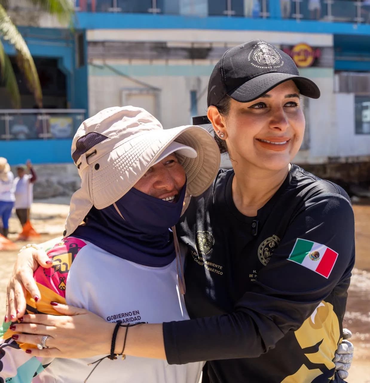 Estefanía Mercado supervisa trabajos en playas afectadas por el arribo de sargazo
