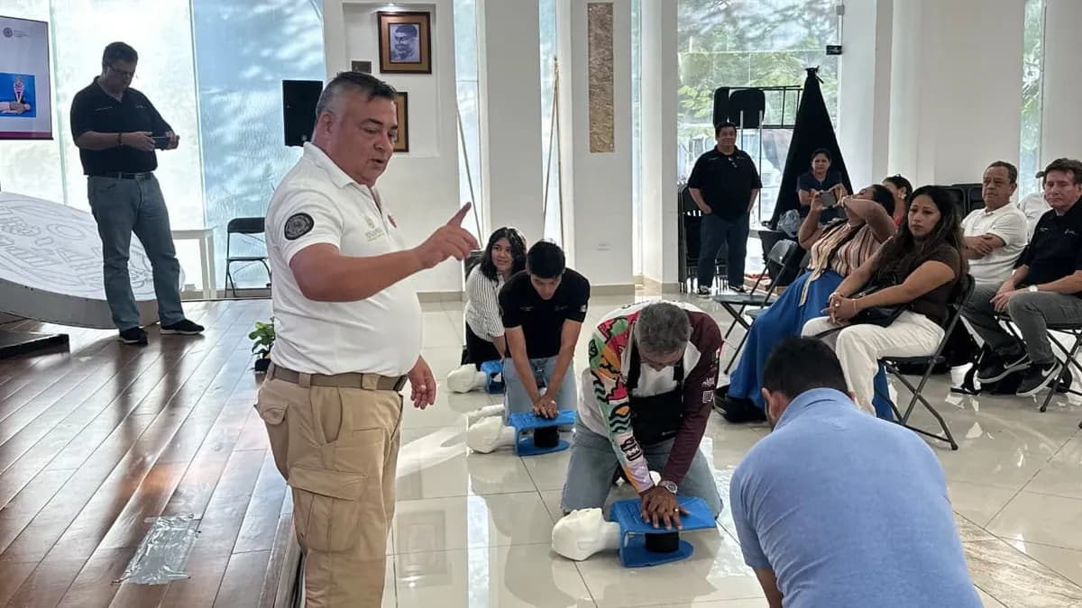 Ayuntamiento de Playa del Carmen capacita a servidores públicos en primeros auxilios, extintores y evacuación