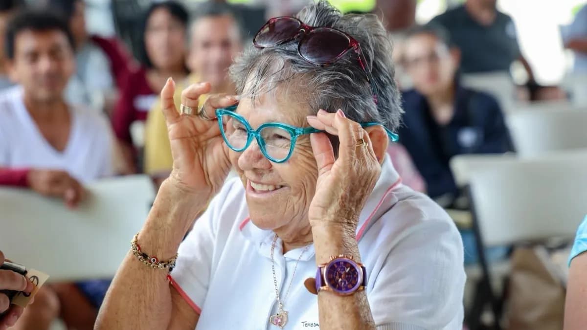 DIF Playa del Carmen y Beneficencia Pública entregan lentes a más de 105 personas