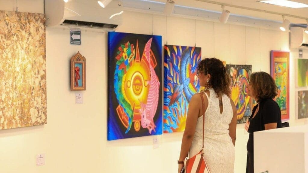 Invitan a exposición de arte “Poiitikó Koláz” en Playa del Carmen