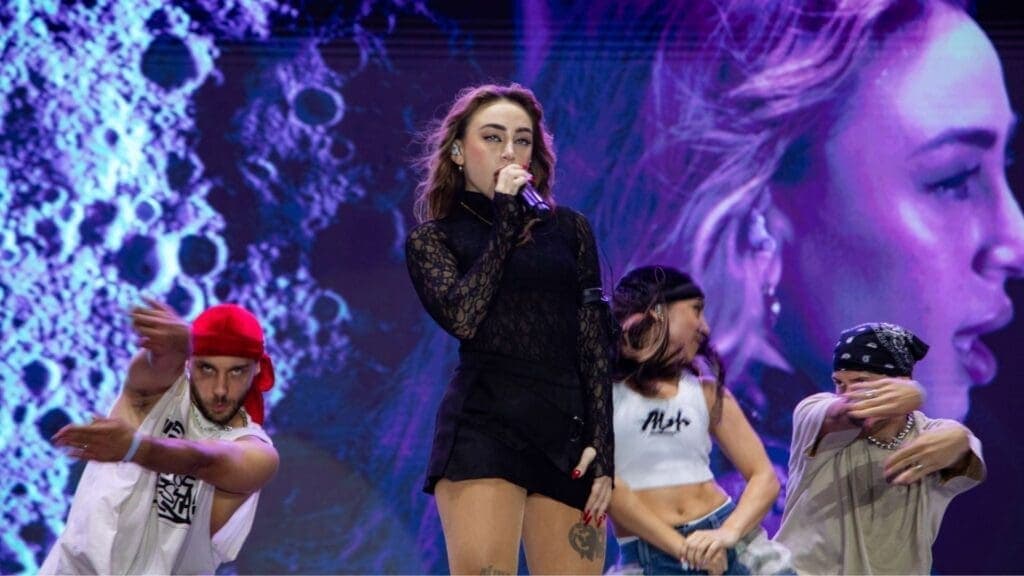 Nicki Nicole hace vibrar a 30 mil personas en histórico cierre del Carnaval de Playa del Carmen 2025