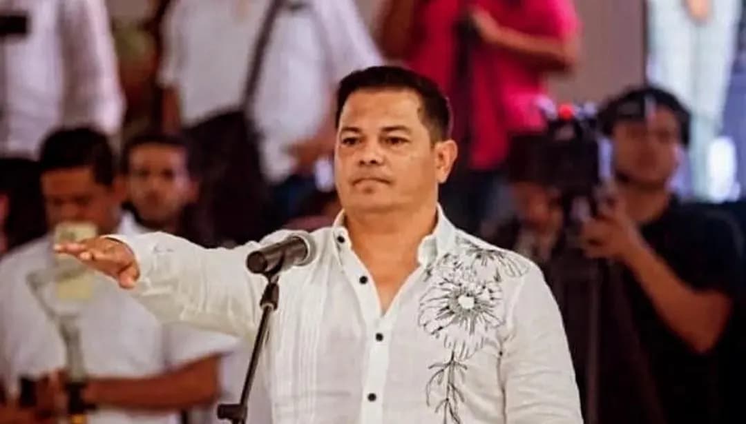 Renuncia Javier Regalado Hendricks como tesorero de Playa del Carmen.