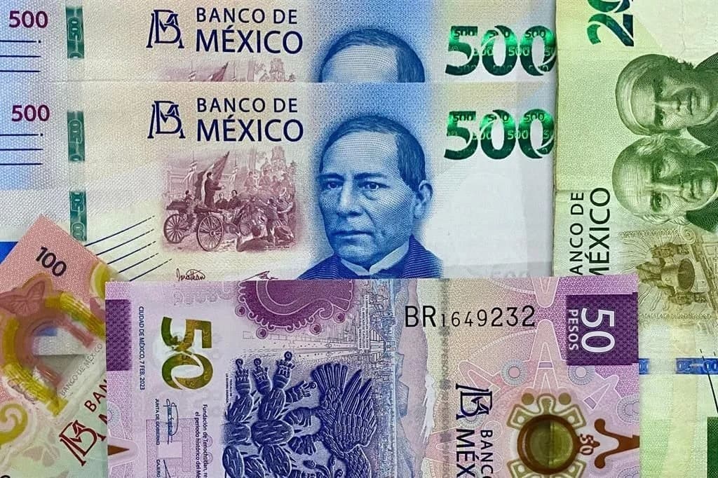 Billetes de México y euros superpuestos, mostrando moneda mexicana de 500 pesos y moneda extranjera.