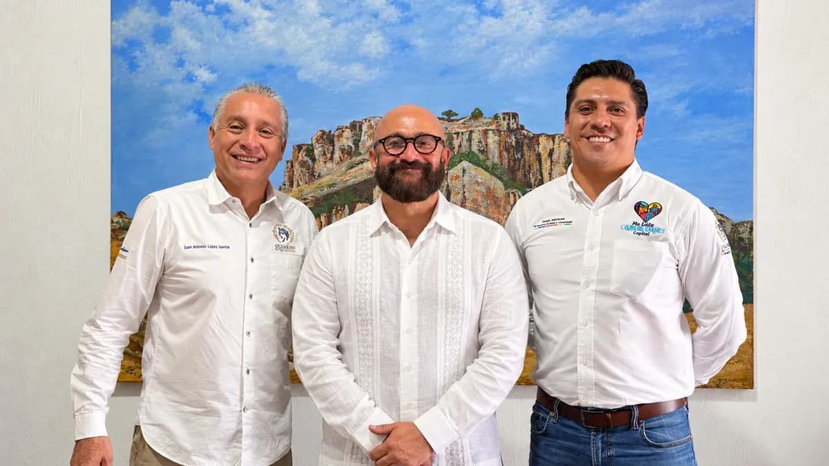 Conferencia de prensa en el panteón de Santa Paula, en Guanajuato, donde se anunció la participación de Playa del Carmen en el Festival del Día de Muertos