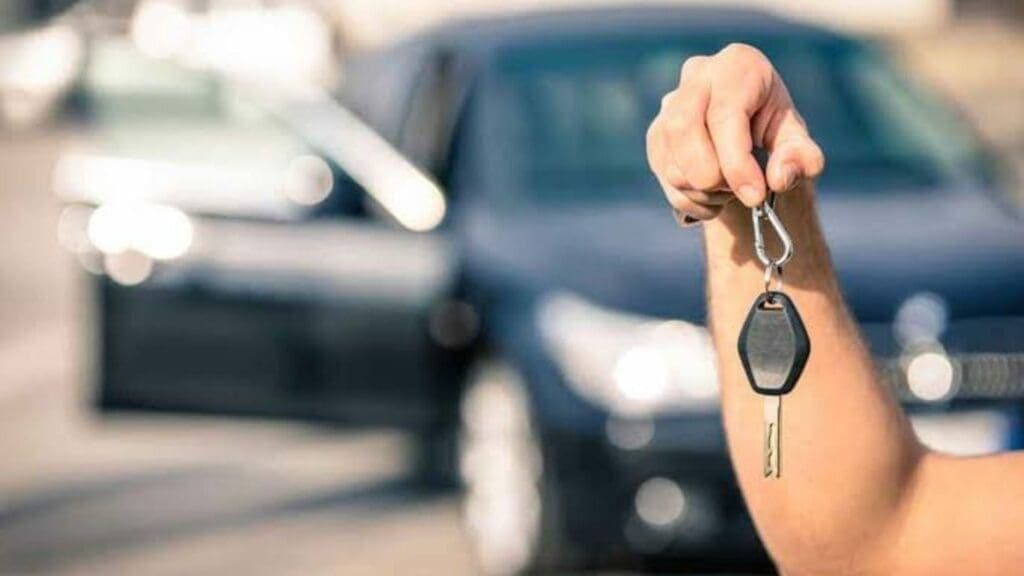 Acude mujer a vender su auto en Playa del Carmen y supuestos compradores se lo roban