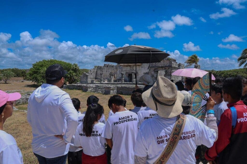 Alumnos del DIF Playa del Carmen visitan zona arqueológica de Tulum