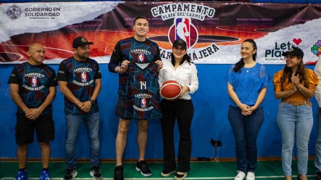 Eduardo Nájera, exbasquetbolista profesional mexicano conquista Playa del Carmen