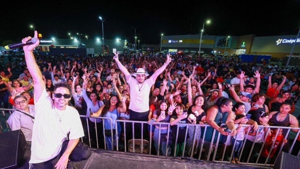 Gobierno de Estefanía Mercado celebra en grande a las mamás de Playa del Carmen