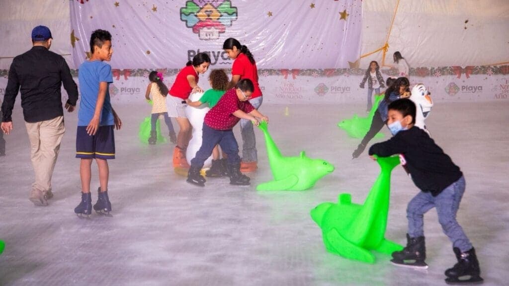 Gobierno de Playa del Carmen abre la pista de hielo de acceso libre más grande de Quintana Roo para el disfrute de las familias