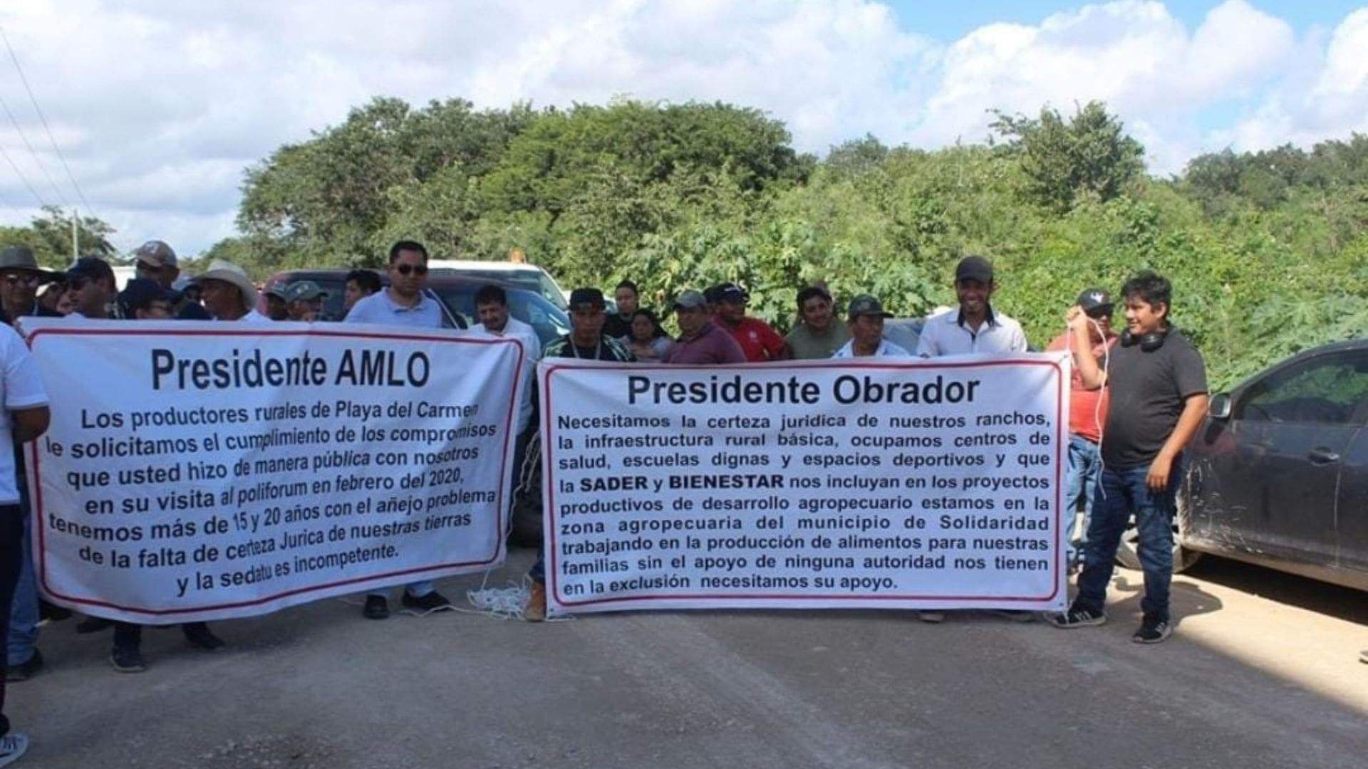 Habitantes de comunidades bloquean acceso a proveedores del Tren Maya en Playa del Carmen