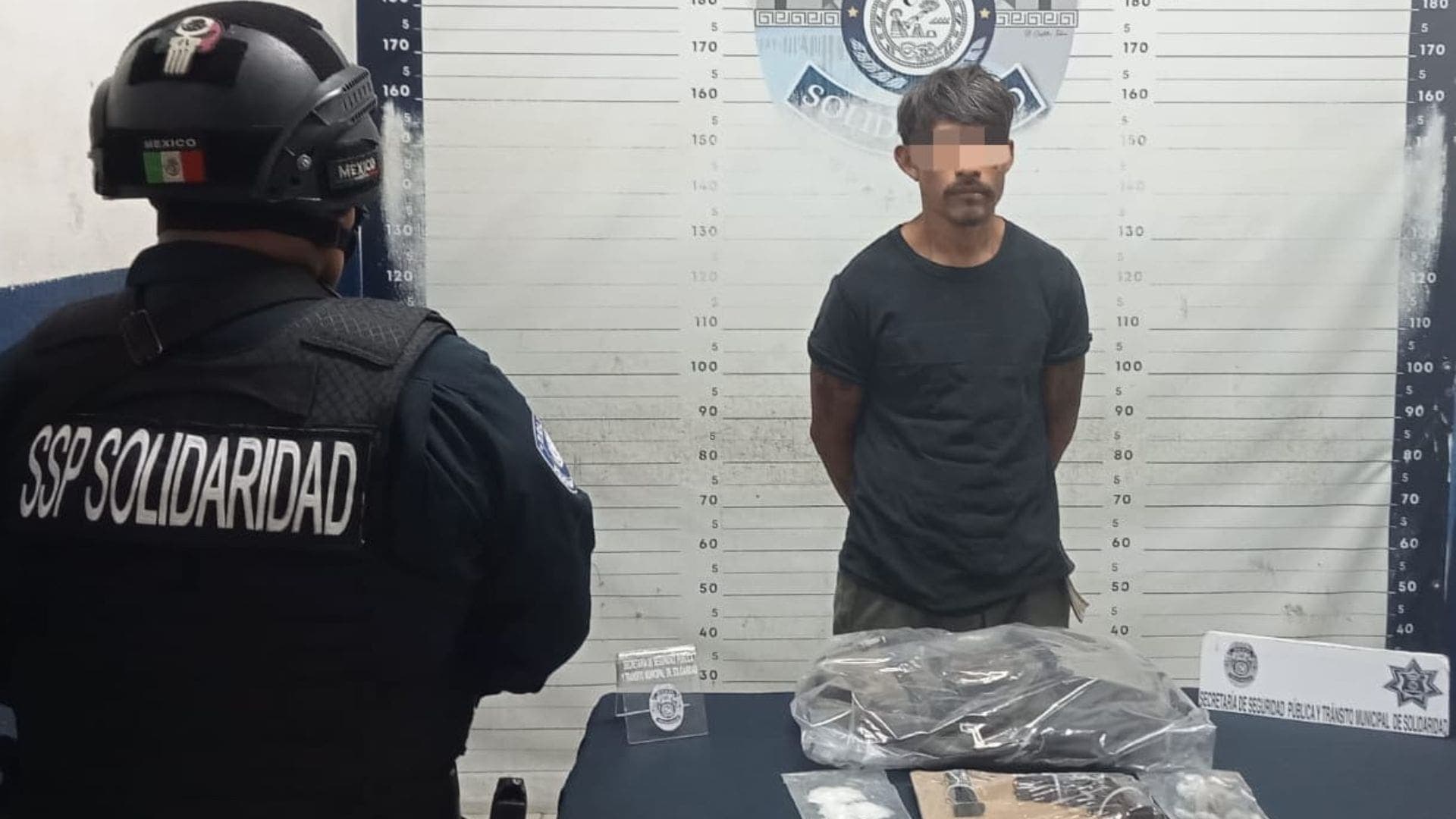 Playa del Carmen: Captan "con las manos en la masa" a sujeto con droga; también portaba un arma