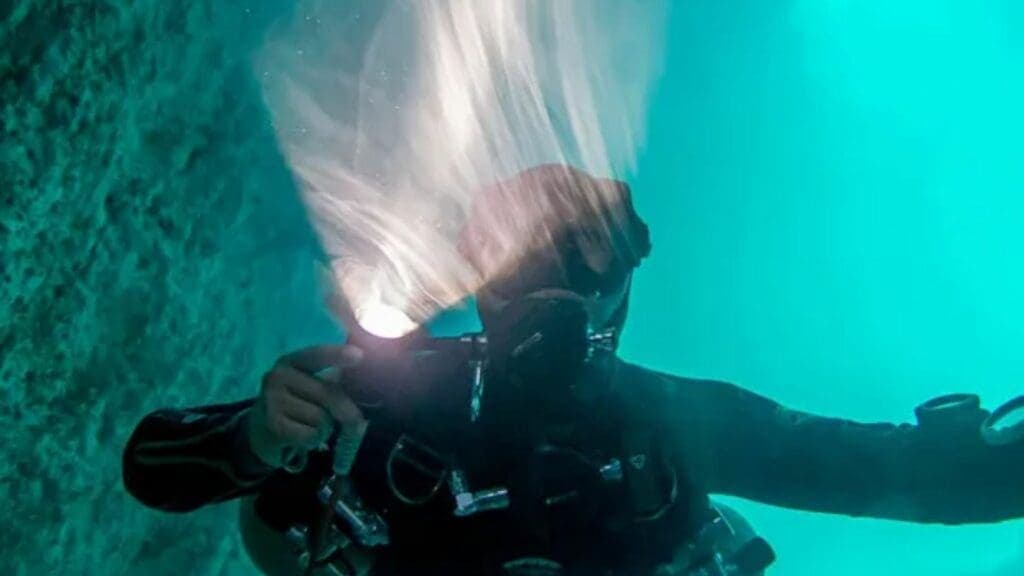 Acuden al rescate de buzo que se estaba quedando sin oxígeno en Playa del Carmen