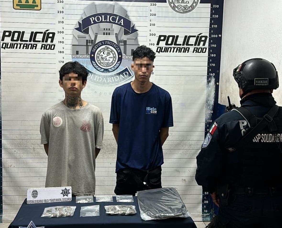 En Playa del Carmen detienen a cinco personas, aseguran narcóticos y armas