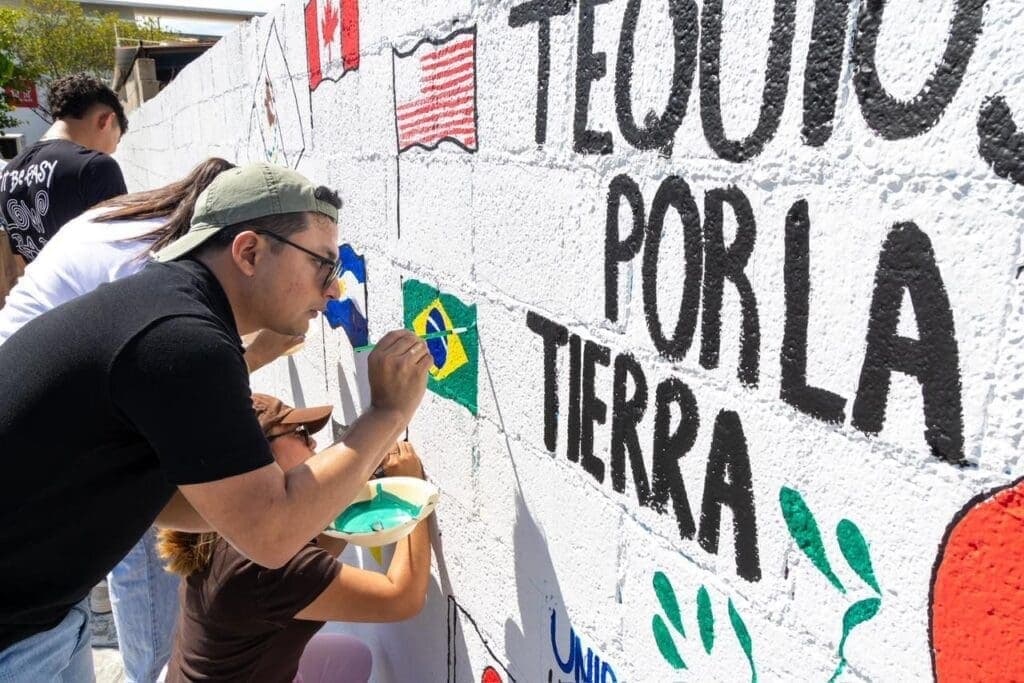 Estefanía Mercado y juventud playense impulsan conciencia ambiental con “Tequios por la Tierra y Murales Mundialistas”