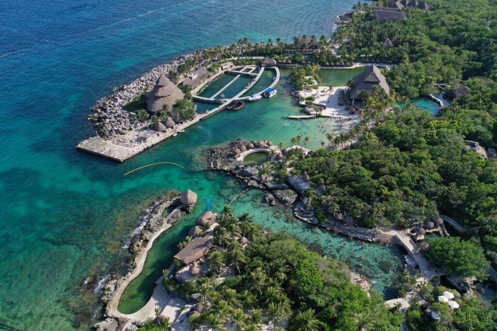 Tras breve cierre por huracán Beryl, reabre parque Xcaret