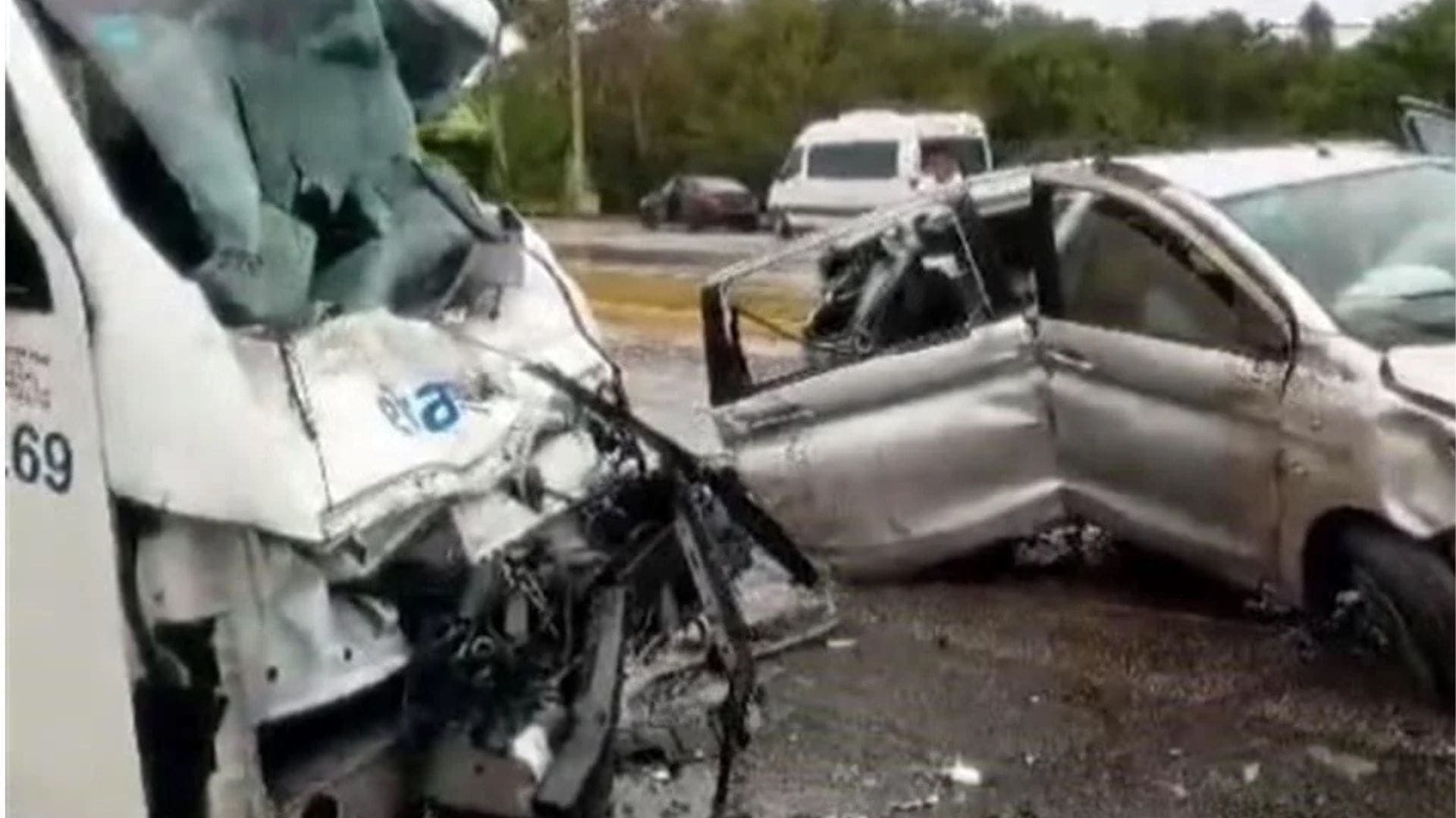 Tras fuerte accidente, piden a conductores moderar la velocidad cuando hay pavimento mojado