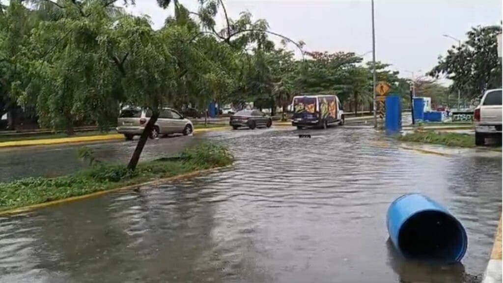 Varias zonas de Playa del Carmen lucen encharcadas a causa de las lluvias de las últimas horas