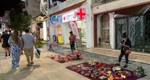 Ambulantes se siguen instalando en primer cuadro de Playa del Carmen sin tener permisos, alerta regidor