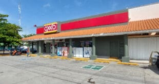 Amenaza hombre con lanzar bomba molotov en un Oxxo de Playa del Carmen