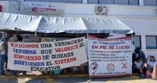 Atiende gobierno de Solidaridad protesta de profesores