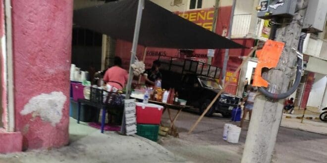 Aumentó el número de comerciantes informales en Playa del Carmen durante Semana Santa