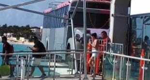 Ayuntamiento ya solicitó que se retire el camión de Xcaret de la terminal marítima de Playa del Carmen