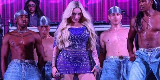 Bellakath congrega a más de 20 mil personas en el primer concierto del Carnaval de Playa del Carmen 2026