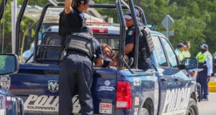 Capturan a pareja, acusada de robar un automóvil en Playa del Carmen