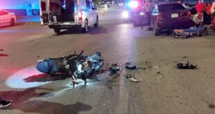 Choca motociclista frente a la Fiscalía, en Playa del Carmen