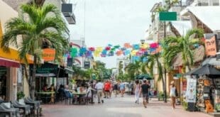 Comerciantes del centro de Playa del Carmen esperan lograr un 85% de ventas en Semana Santa