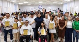 Estefanía Mercado entrega el Premio Municipal del Deporte 2025 acompañada por la leyenda del boxeo mexicano Julio César Chávez