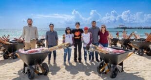 Estefanía Mercado entrega herramientas y uniformes a ZOFEMAT para reforzar atención al sargazo en Playa del Carmen