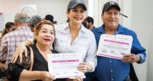 Estefanía Mercado entrega reconocimientos a adultos mayores del programa Vigilantes Ciudadanos