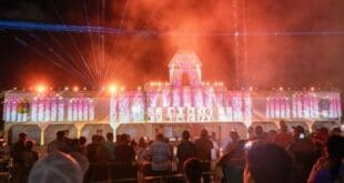 Familias de Playa del Carmen y visitantes disfrutan espectacular videomapping sobre la Independencia de México