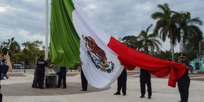 Gobierno de Playa del Carmen conmemora el Día de la Bandera y reafirma su compromiso con un México de orden y justicia
