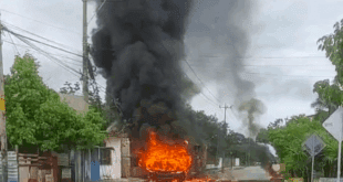 Invasores golpean a periodista e incendian vehículo de la SSC en Playa del Carmen