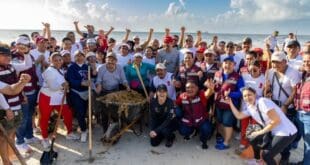 Más de 2 mil personas acompañan a Estefanía Mercado en mega brigada de limpieza de playas para hacer frente al sargazo