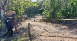 Muere velador al incendiarse palapa en Punta Venado