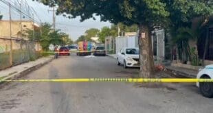 Persona en situación de calle muere aplastada tras meterse a dormir debajo de un vehículo en Playa del Carmen