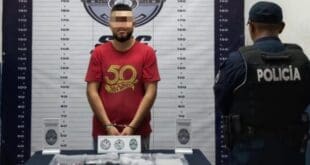 Policía de Playa del Carmen detiene a un hombre con diversas bolsitas de droga en In House