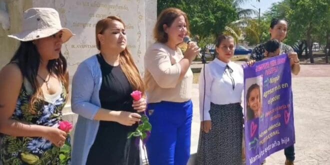 Protestan en Playa del Carmen madres víctimas de violencia vicaria; mujer inicia huelga de hambre