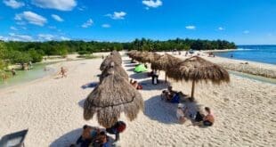 Retiran cárcamos de aguas negras de costas de Playa del Carmen