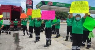 Se manifiestan empleados de la gasolinera de la 115 de Playa del Carmen; lleva 20 días cerrada