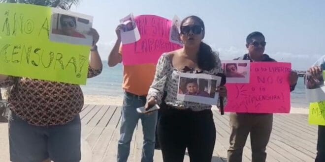 Se manifiestan periodistas de Playa del Carmen en el Día de la Libertad de Expresión