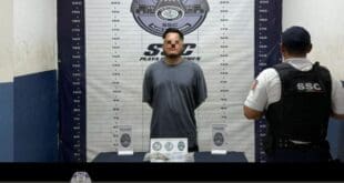 Sujeto es captado infraganti vendiendo marihuana y es detenido en Playa del Carmen